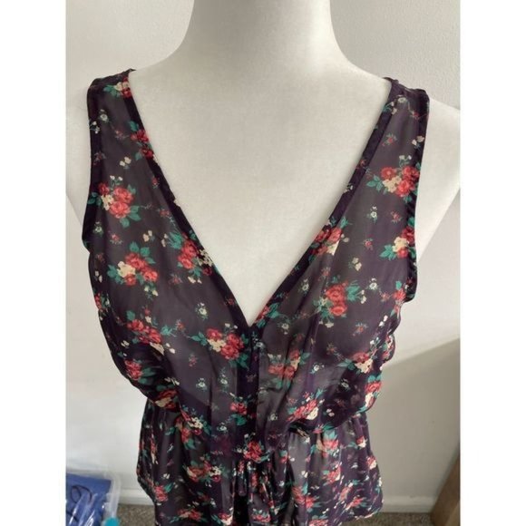 Tops - Forever 21 floral blouse sleeveless size medium